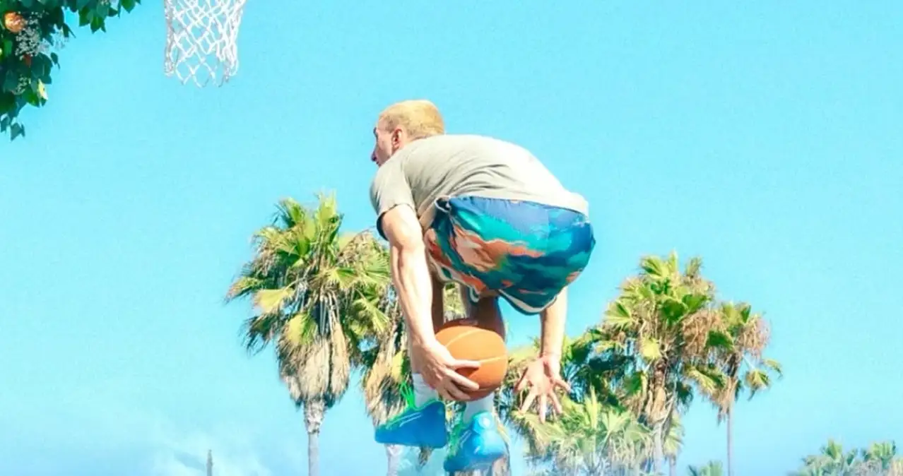 @donovandunks_
No Props...No Problem!
DUNK LEVEL: Black Band