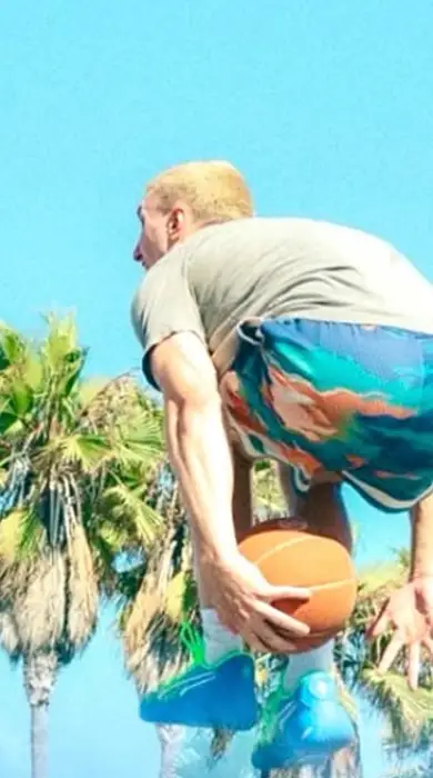 @donovandunks_
No Props...No Problem!
DUNK LEVEL: Black Band